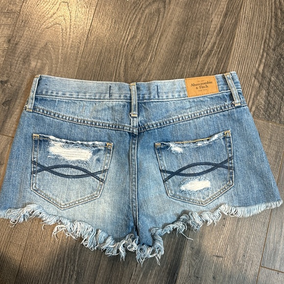 Abercrombie Jean shorts - Picture 2 of 3
